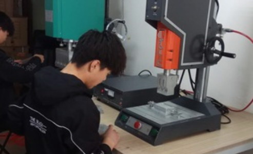 成人漫画网站焊接不規則工件的方法